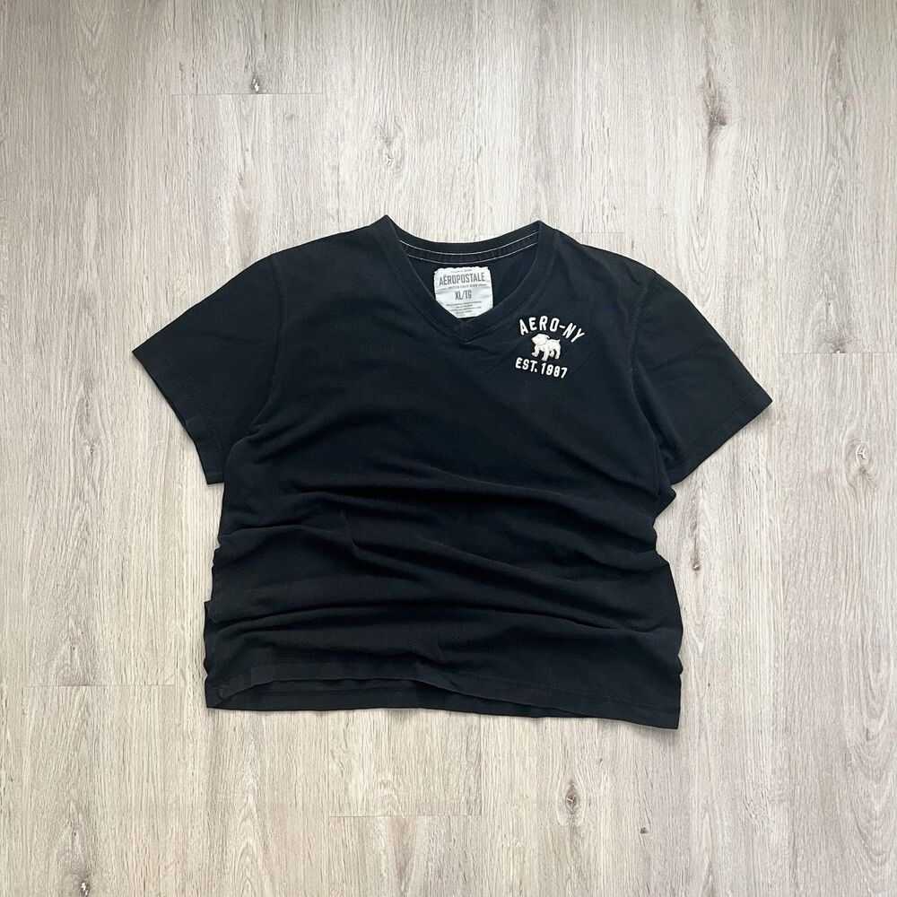 Vintage Y2K Style Aeropostale Mens V-Neck T-Shirt Black Dog Graphic Size XL